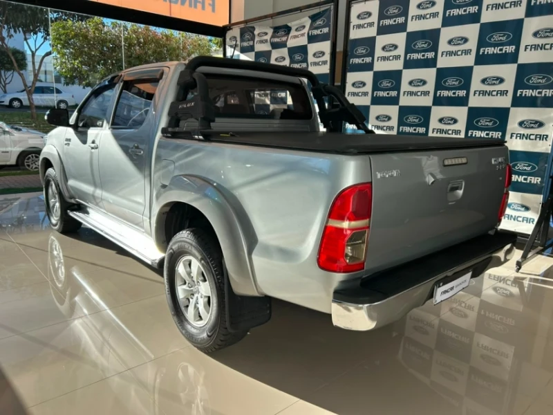 Toyota Hilux 2.7 Srv 4X2 Cd 16V Flex 4P Automático - foto 4