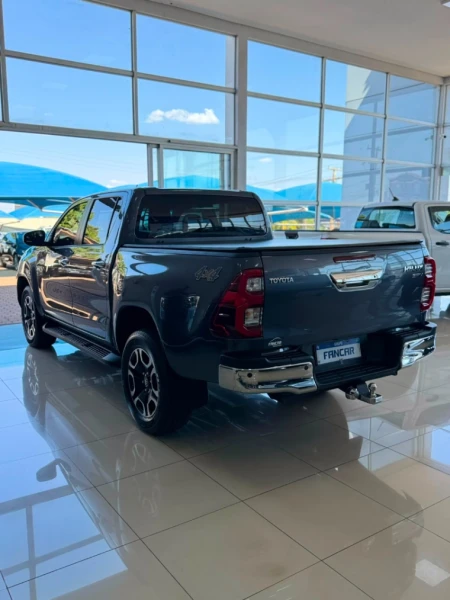 Toyota Hilux 2.8 D 4d Turbo Diesel Cd Srv 4X4 Automático - foto 5