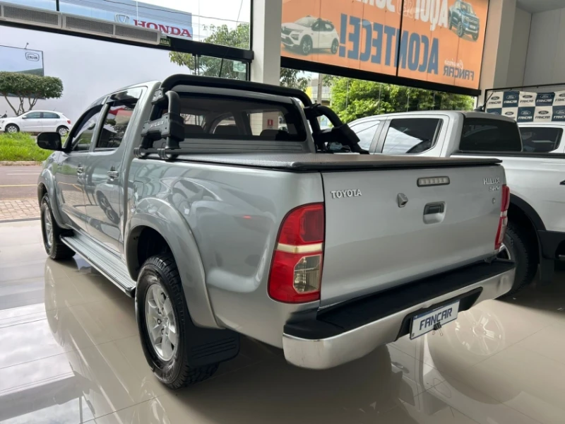 Toyota Hilux 2.7 Srv 4X2 Cd 16V Flex 4P Automático - foto 4
